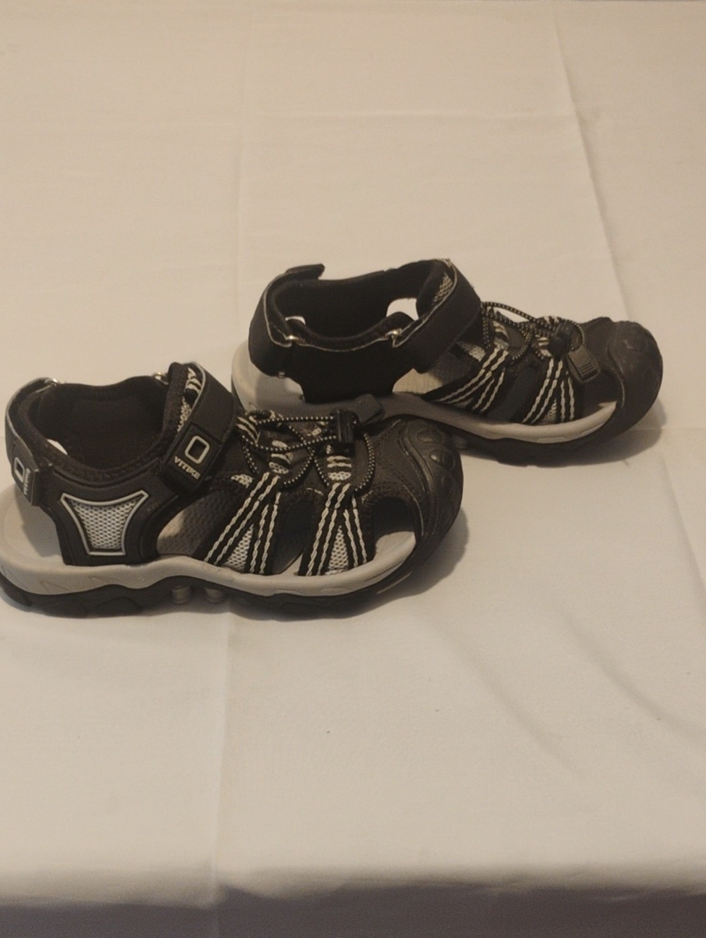 Like New Outland Crystal Lake Boys Youth Sport River Sandals Black Gray Size 3